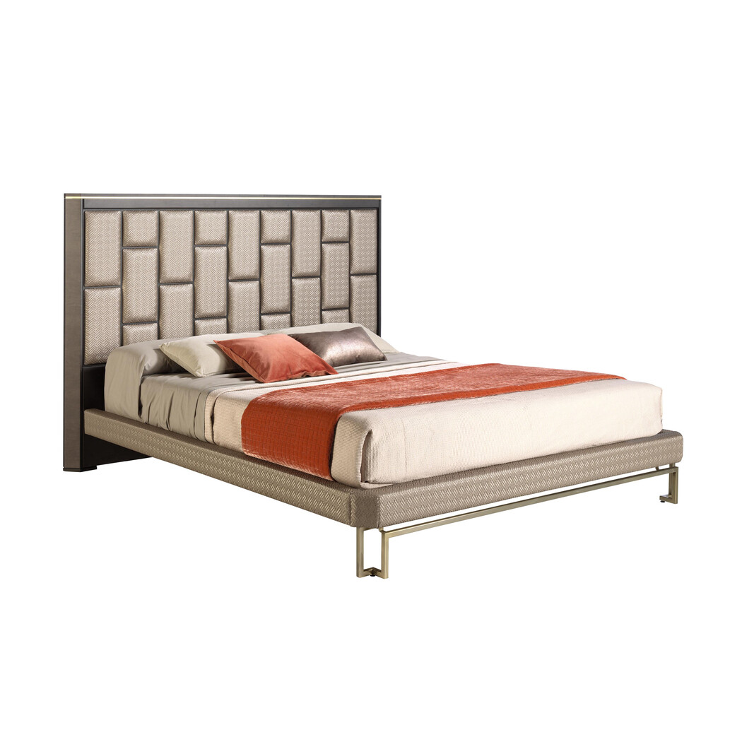 UPHOLSTERED KING SIZE BED (USA)