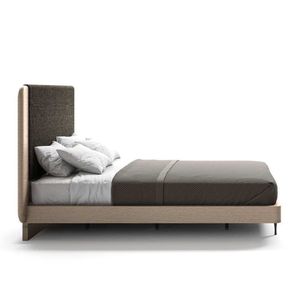 UPHOLSTERED QUEEN SIZE BED